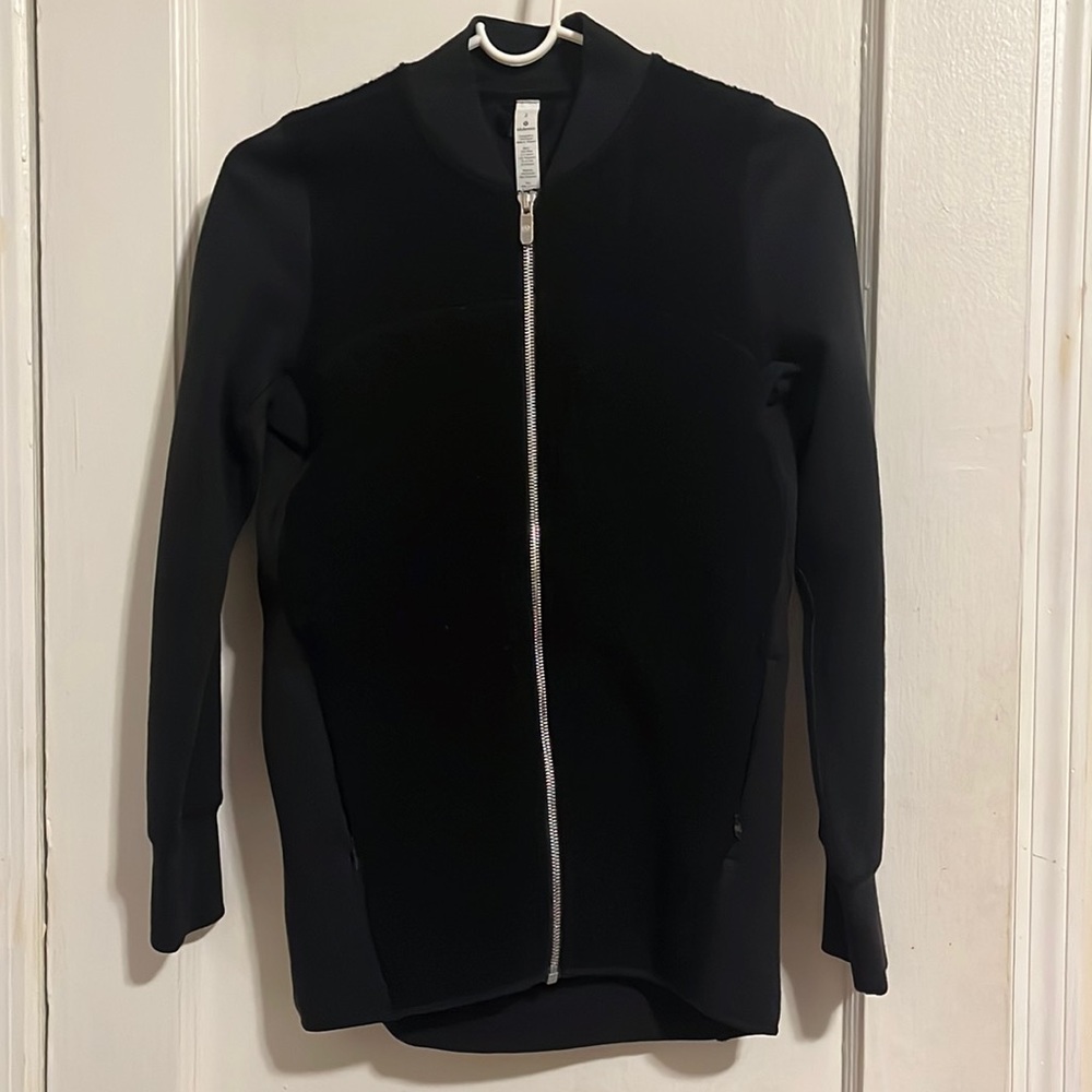 Lululemon size 2 black fleece jacket